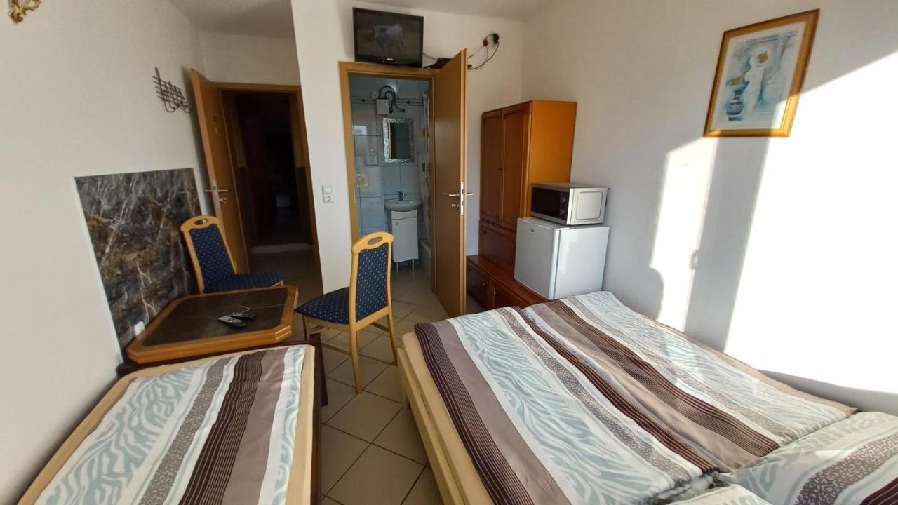 Pokoje Goscinne Dw Antom Dźwirzyno Exterior foto