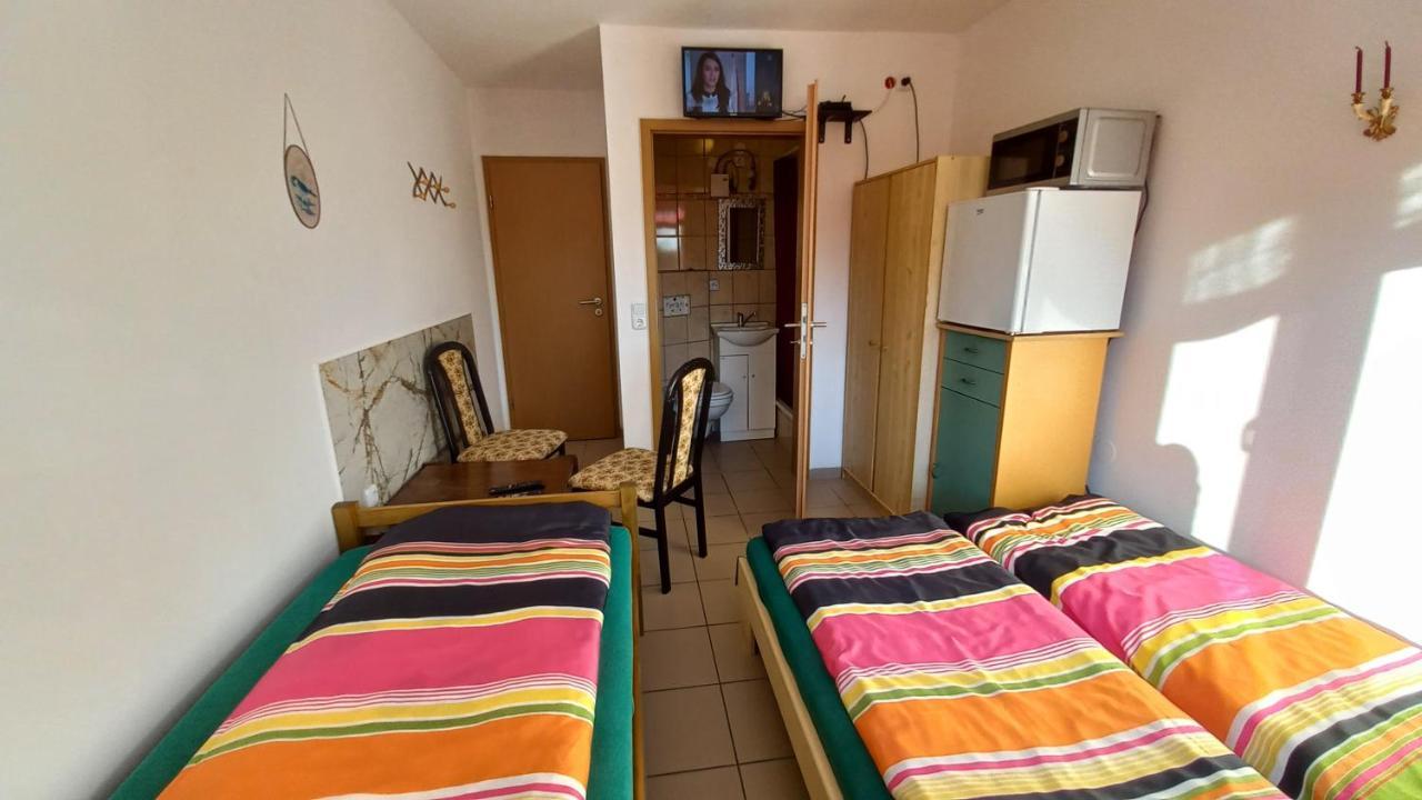 Pokoje Goscinne Dw Antom Dźwirzyno Exterior foto