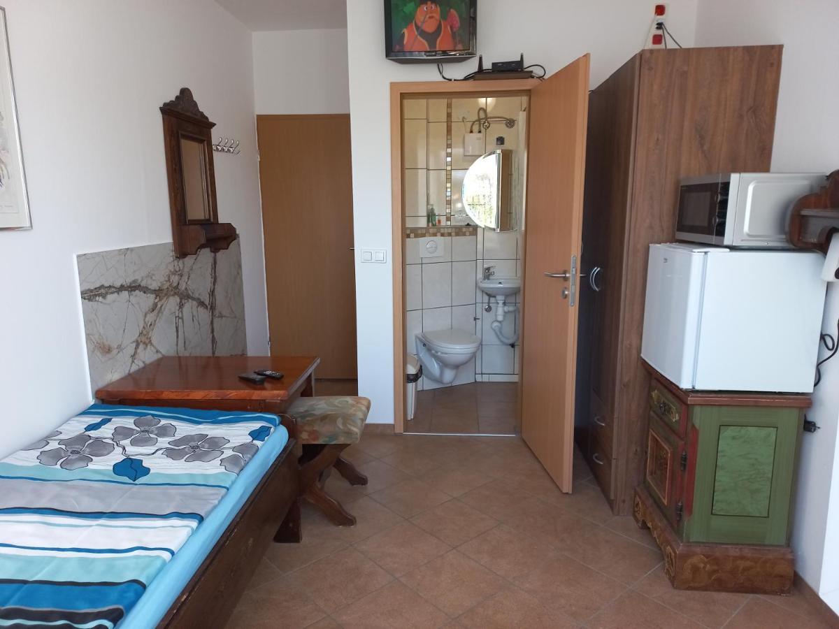 Pokoje Goscinne Dw Antom Dźwirzyno Exterior foto